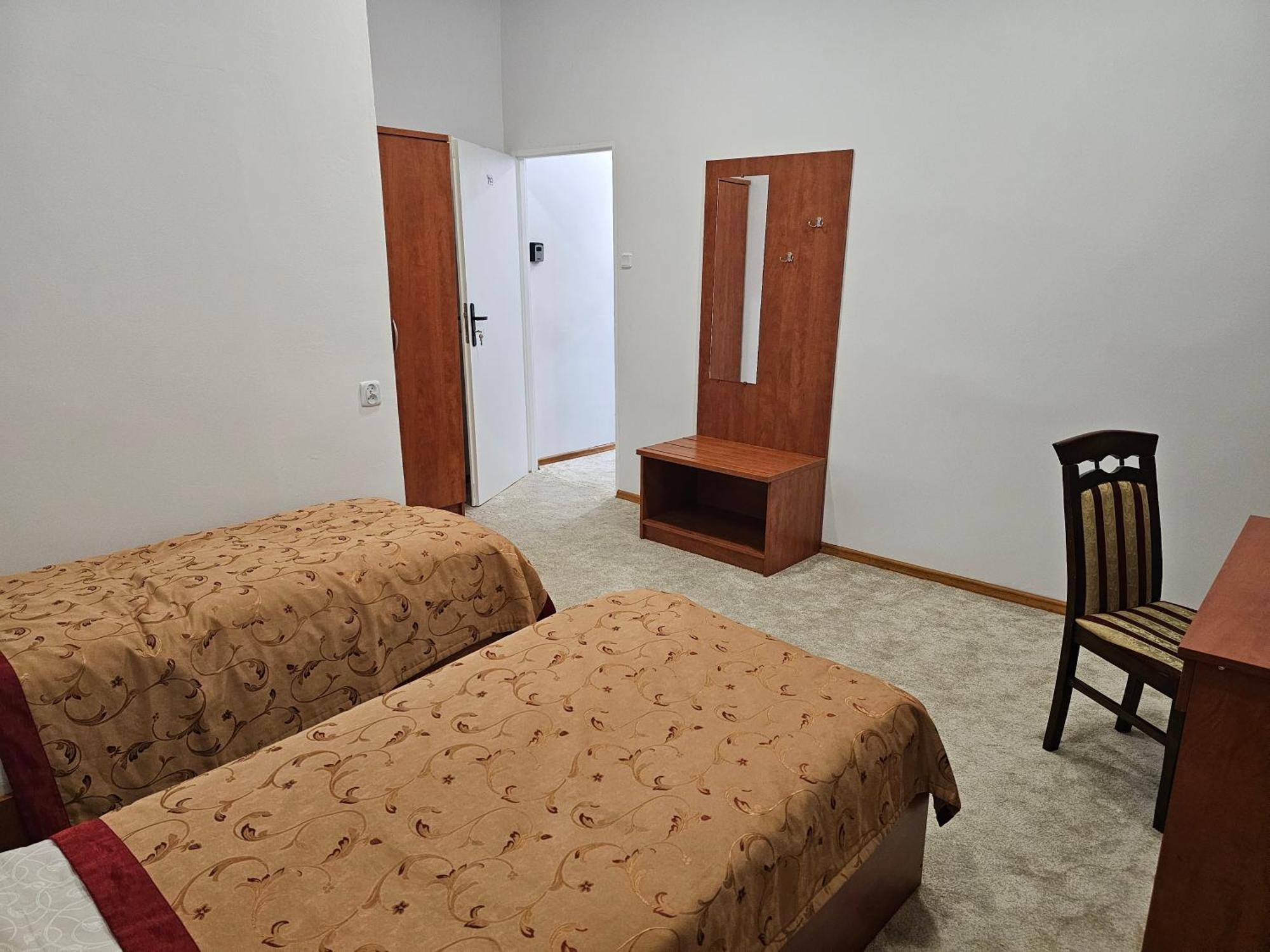 Rest Hostel Airport Modlin Nowy Dwór Mazowiecki المظهر الخارجي الصورة